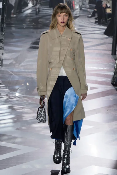 Look 13